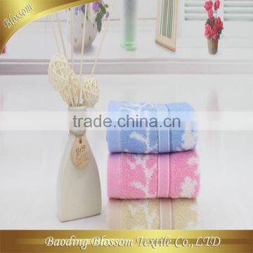 Textile China Wholesale Comfortbale Bamboo Fiber Jacquard Yarn Dyed Children Towel 25*25cm photo-4
