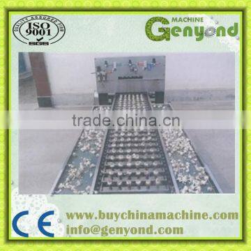 Garlic root cutting machine