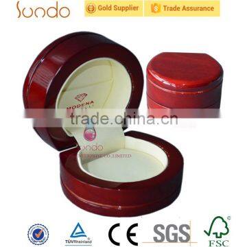 round wedding earrings box