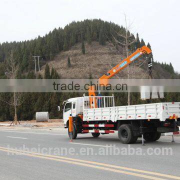 hand operated lifting equipment on truck, Model No.:SQ6.3S3, 6.3ton truck crane with telescopic booms.