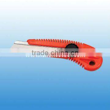 easy cut auto-retractable utility knife UK107