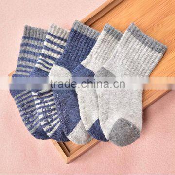 Zm53067a Low Moq Black Anti Slip Children Warm School Socks photo-2