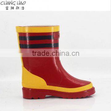 2016 New Design women rubber rain boot red with yellow ground boot