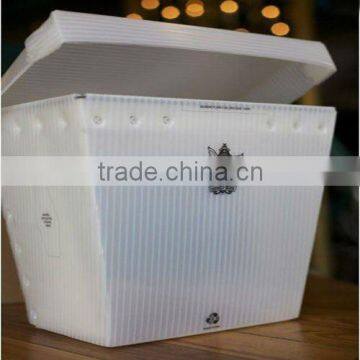 White coroplast pp tote box with lid