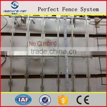 Galvanized Welded Razor Barbed Wire Mesh Fence for Boundary Wall photo-4