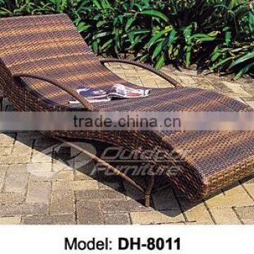 Cheap Rattan Furniture Outdoor Wicker Sun Lounger(DH-8011)