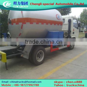 95HP small dongfeng 4x2 lpg truck delivery liquid gas type with meter