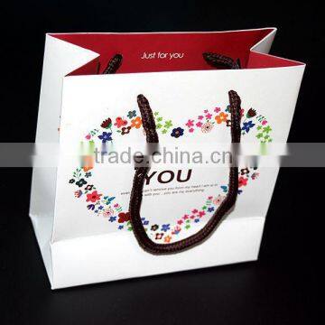 2016 famous brand white paper carrier bag for handbag