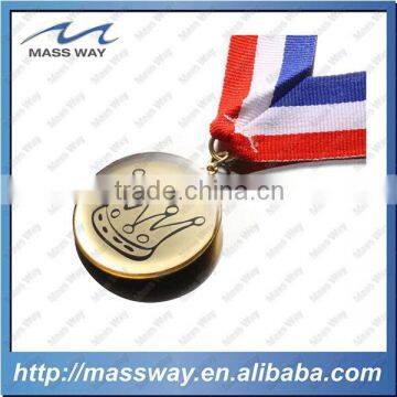 souvenir cusom epoxy doming crown gold ribbon medallion