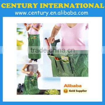 Gardening apron with clip