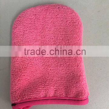 Microfiber facial mitts for woman