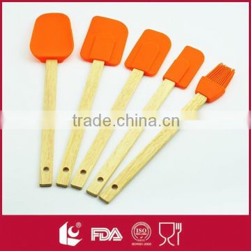 2015 New product wooden handle color bright 5pcs silicone kitchen utensils