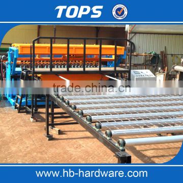 Hot sale welded wire mesh machine with roll type