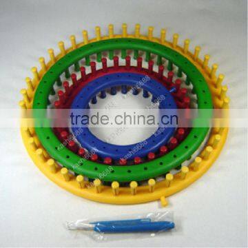 Knitting accessory round weaving loom