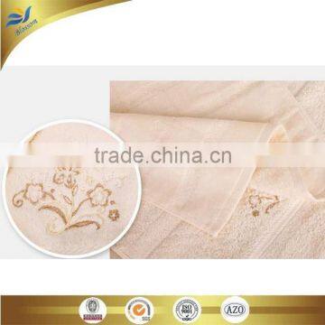 China Manufacturer 100 Cotton Flower Design Embroidered Face Towel High Qualitybordered Jacquarded Towel 35*75cm photo-4