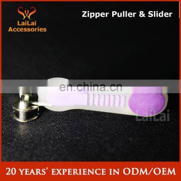 2015 Novelty product soft pvc zipper puller for backpack