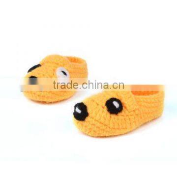 Cute design 100% crocheted baby socks wholesale with sole