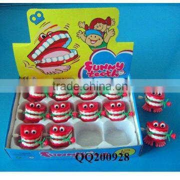 Plastic wind-up jumping tooth