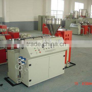 Plastic extruders