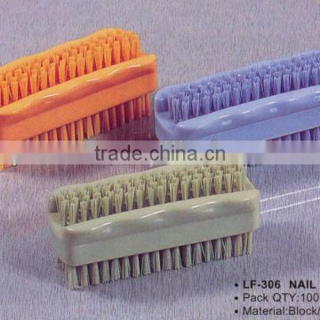 NB-013 Professional Plastic Nail Brush