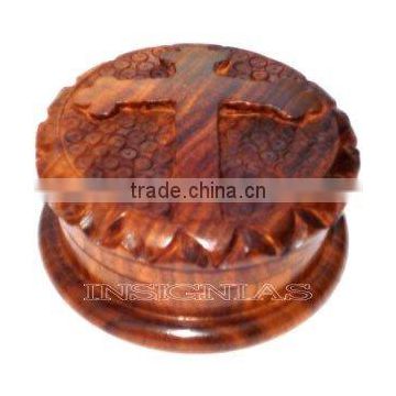 Hand made carved shisham wood tobacco grinder