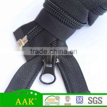 China Supplier 5# Auto Lock With Pin And Box Nylon Zipper