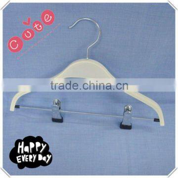 AT93 laminated wooden hangers with pvc coated clip for suit