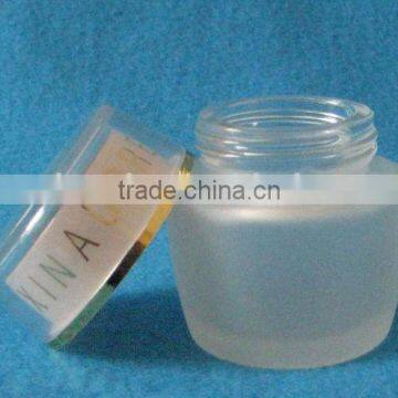 2011 new design glass cosmetic jar with plastic cap