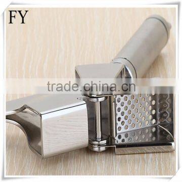 High Grade Factory Direct Sale Manual Garlic Press and Peeler photo-3