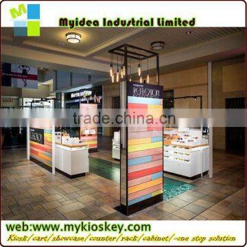 High quality hot retail sunglasses kiosk display in shopping mall