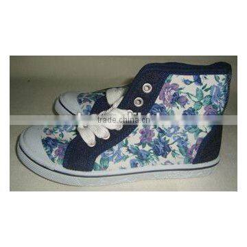 Teener canvas shoes