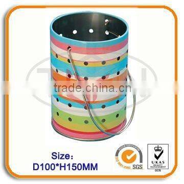 cute Christmas tin can