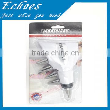 Plastic nozzle for cake decoration