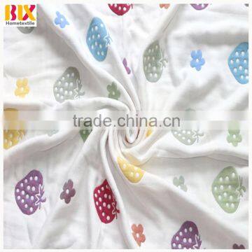 Yarn Dyed Gauze Cotton Jacquard Strawberry Design Baby Warp Blanket photo-2