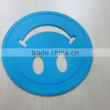 2014 New Design Lfgb and Fda Eco Friendly Food Grade Smile Shaped Baking Silicone Trivet,silicone Placemat