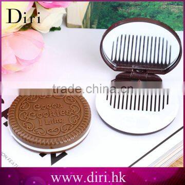 Small plastic compact decorative makeup comb mirror set