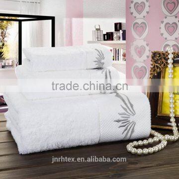 Custom Embroider Cotton Highly Absorbent Soft Hotel Towel Set photo-3