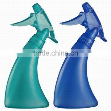 Plastic trigger spray bottle