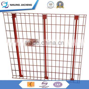 Inverted Flared Wire Mesh Decking With Waterfall