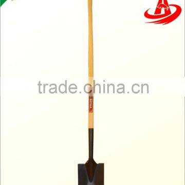 Roofing spade with long wooden handle