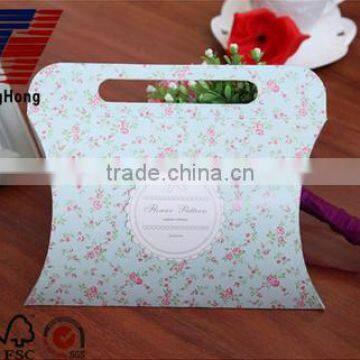 New professional small paper gift box made of paper with handle wholesale