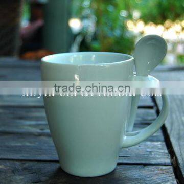 ceramic coffee cup with handle and scoop