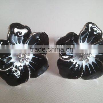 Enamel Coated Metal Alloy Flower Napkin Ring photo-2