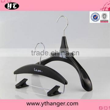 fashion matches pastic hanger for luxury garment