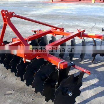 Hydraulic disc harrow in soil-working