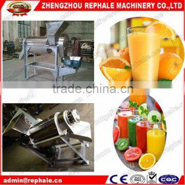 Orange juice extracting machine