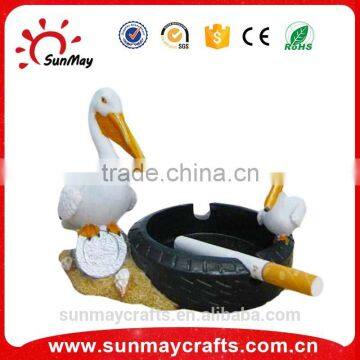 Wholesale custom polyresin bird white Pelecanus ashtray souvenir for sale