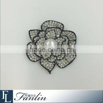 Latest enamel rhinestone flower shaped pearl brooch