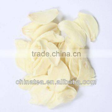 Dried flaked garlic