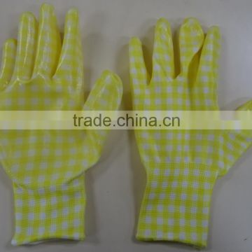 nitrile coated gloves; nitrile work gloves for gardem use+13 guage polyester shell with transparent nitrile coated palm